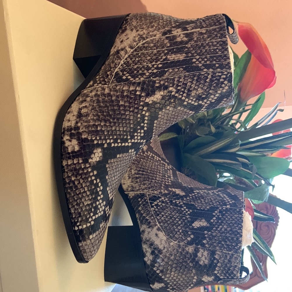 Leather booties - Picture 2 of 5